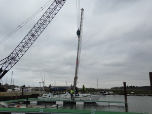 Tidemill YH & Robertson's Boatyard restepping 'Tuesday's' mast